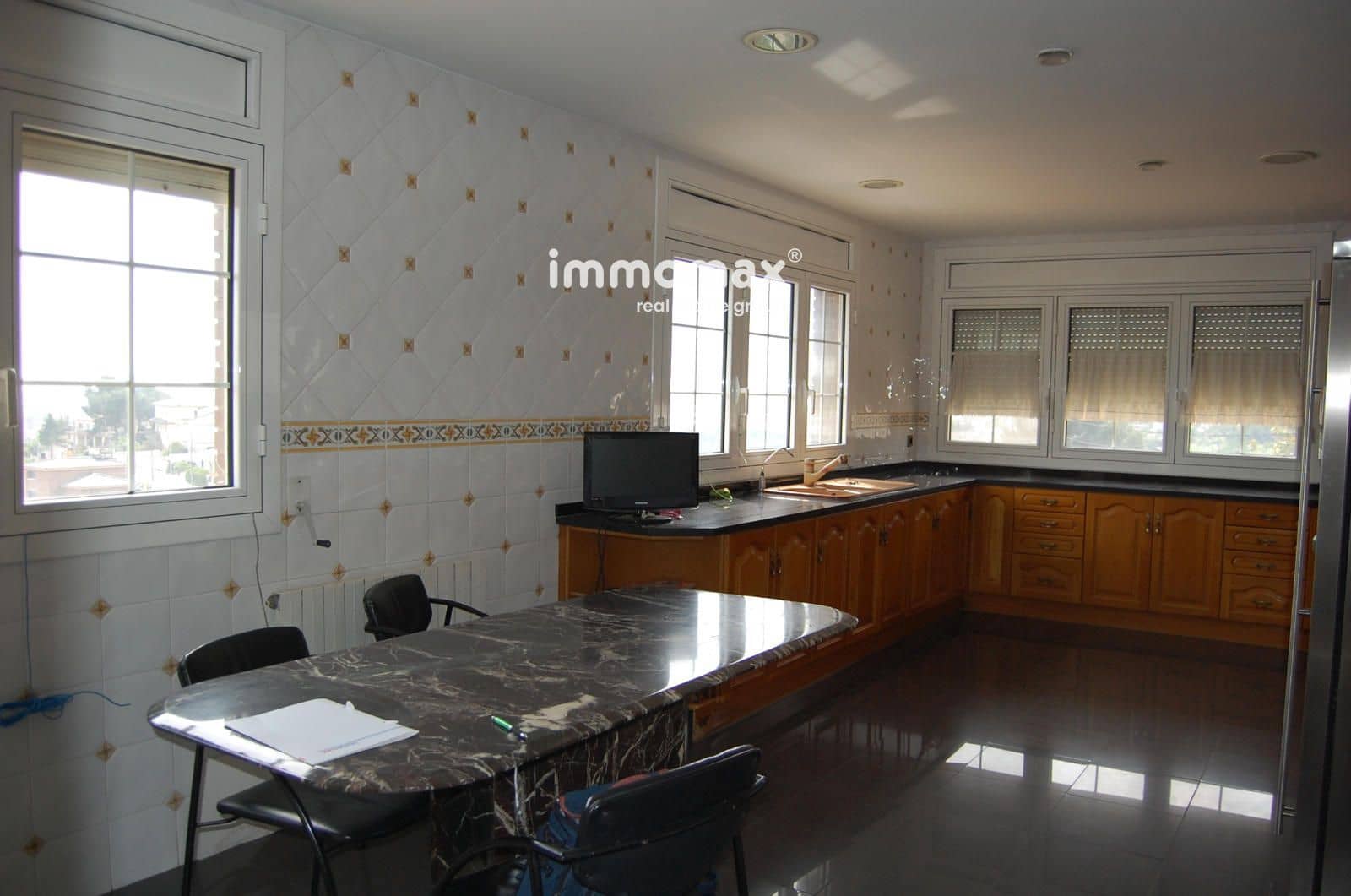 4 chambre Villa/Maison à vendre à Sant Boi de Llobregat avec piscine garage - 740 000 € (Ref: 9299027)