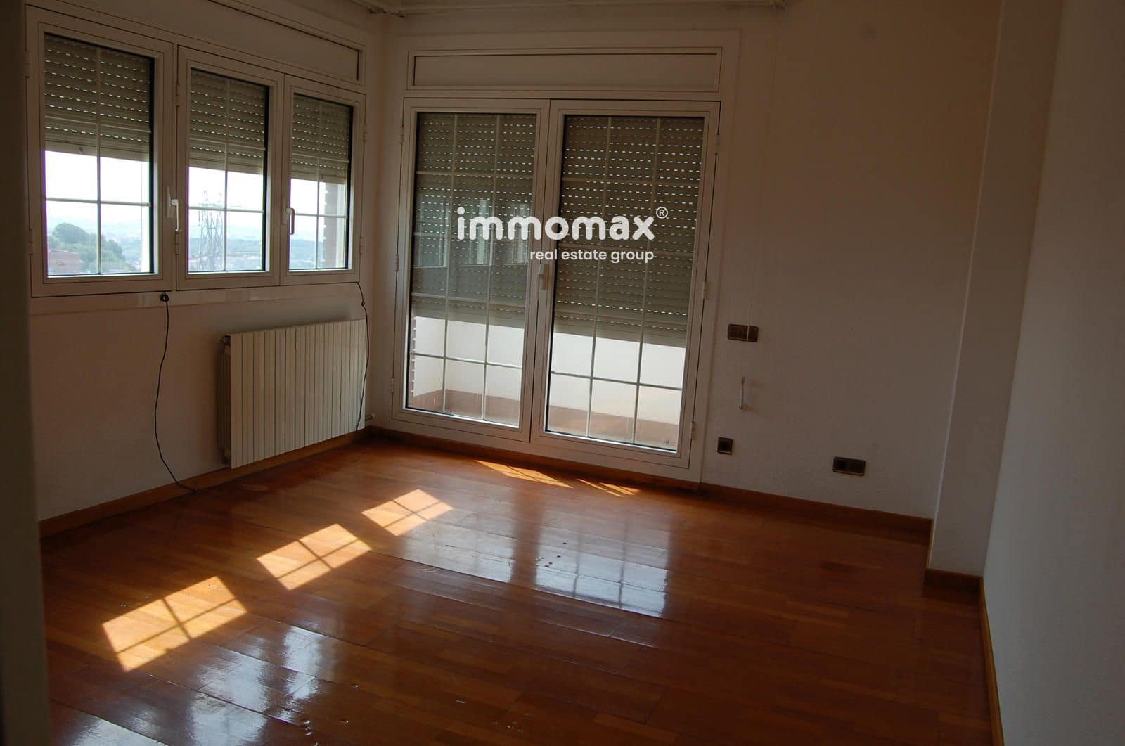 4 chambre Villa/Maison à vendre à Sant Boi de Llobregat avec piscine garage - 740 000 € (Ref: 9299027)