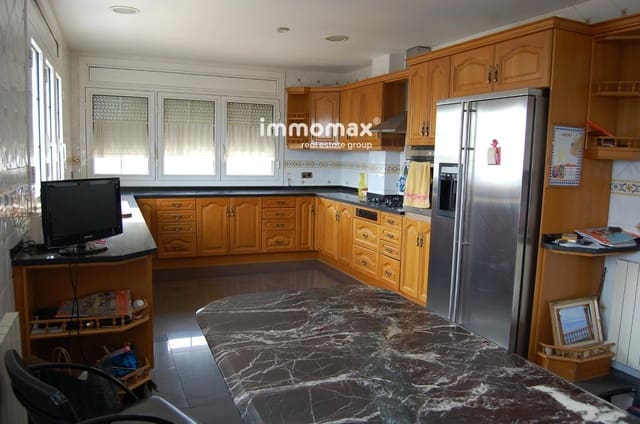 4 quarto Moradia para venda em Sant Boi de Llobregat com piscina garagem - 740 000 € (Ref: 9299027)