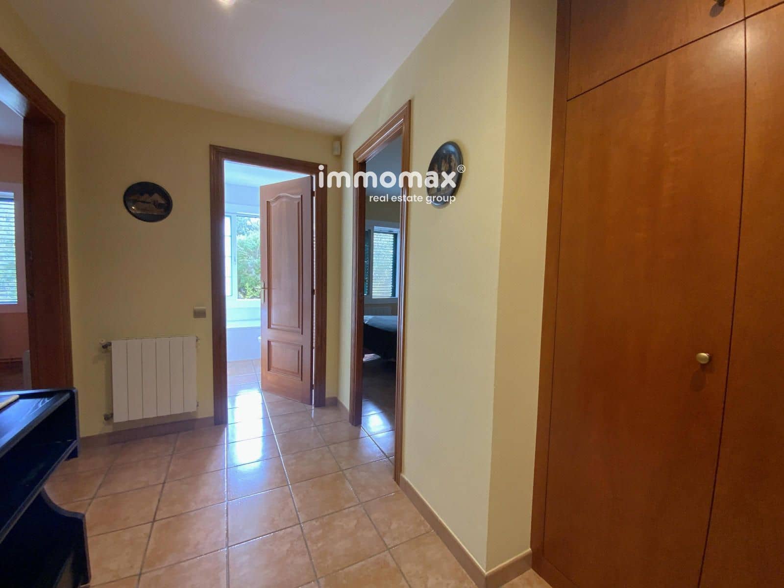 5 bedroom Villa for sale in Begues with garage - € 790,000 (Ref: 9301552)