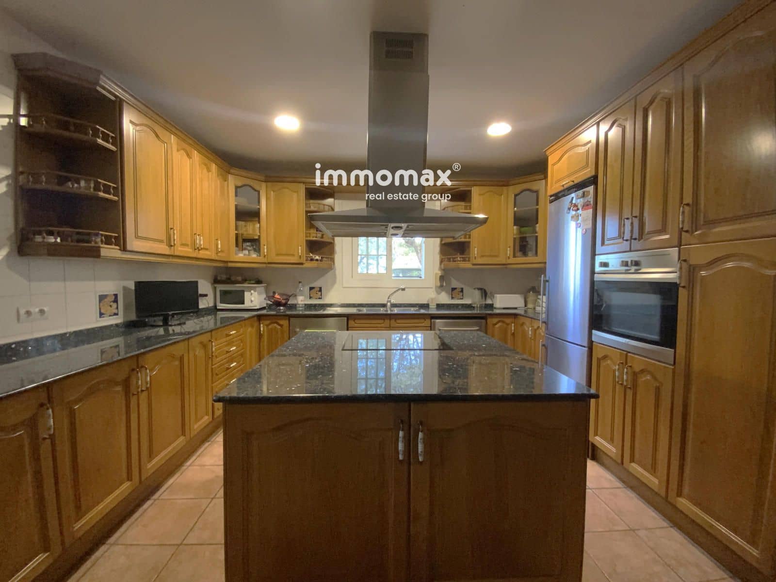 5 bedroom Villa for sale in Begues with garage - € 790,000 (Ref: 9301552)