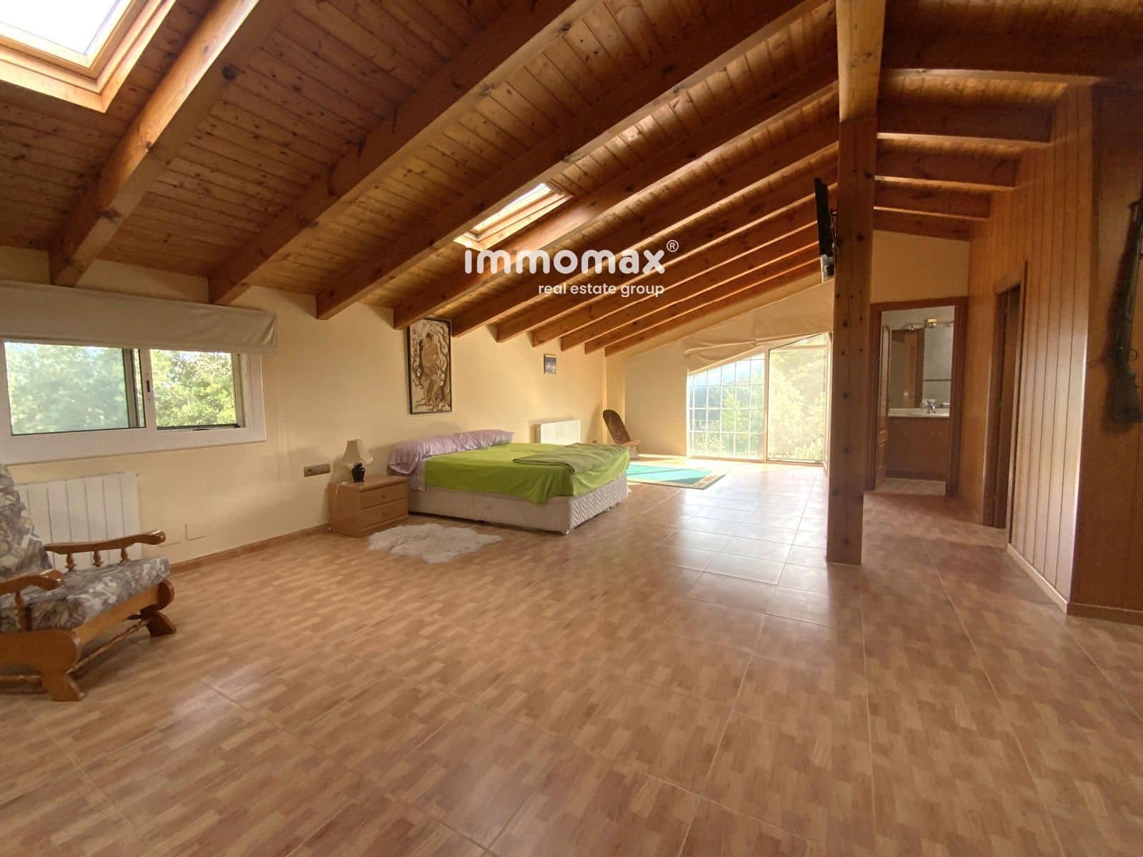 5 bedroom Villa for sale in Begues with garage - € 790,000 (Ref: 9301552)