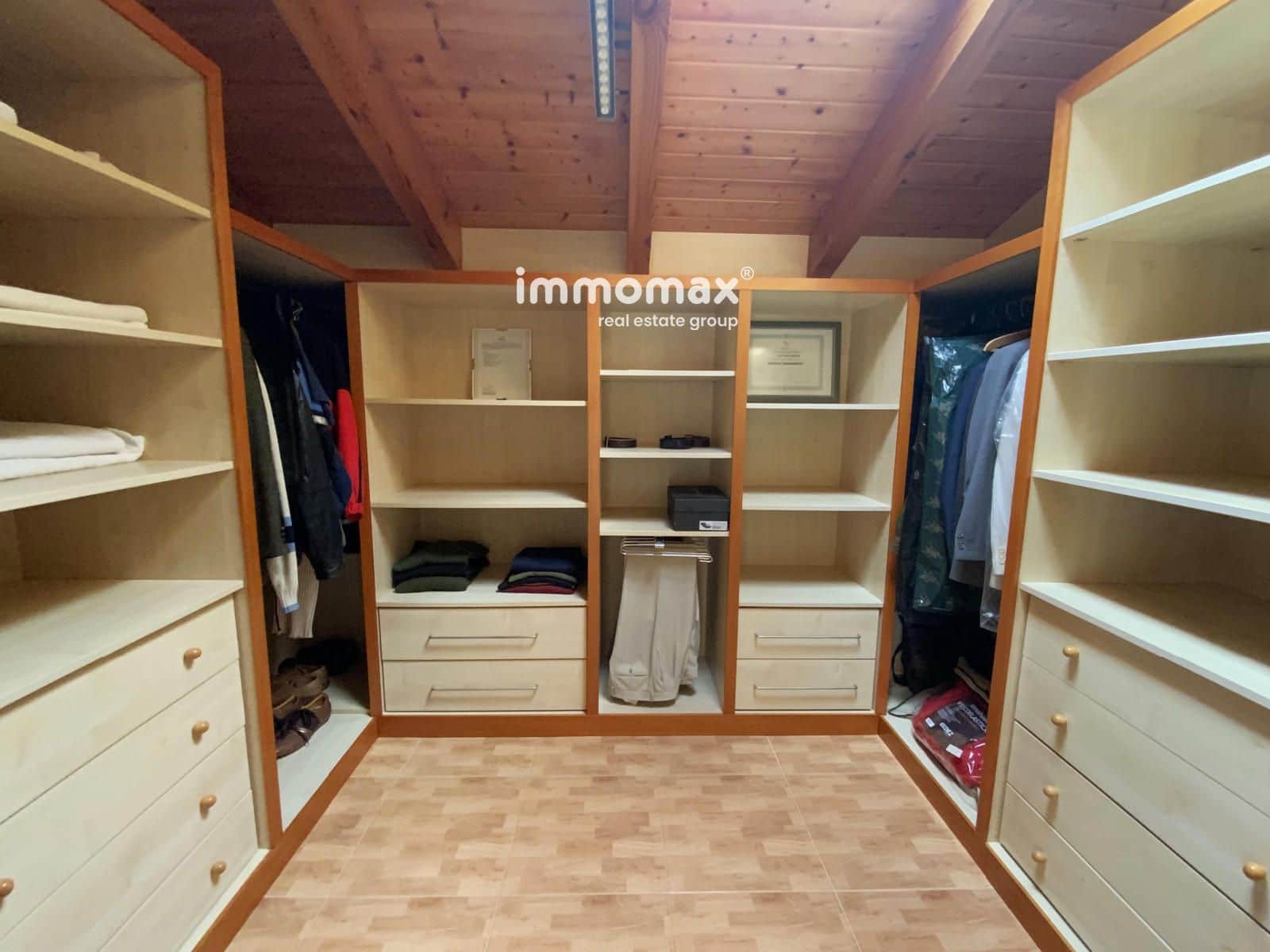 5 bedroom Villa for sale in Begues with garage - € 790,000 (Ref: 9301552)