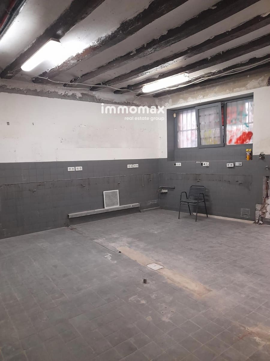 Commercial for rent in Barcelona city - € 1,400 (Ref: 9301796)