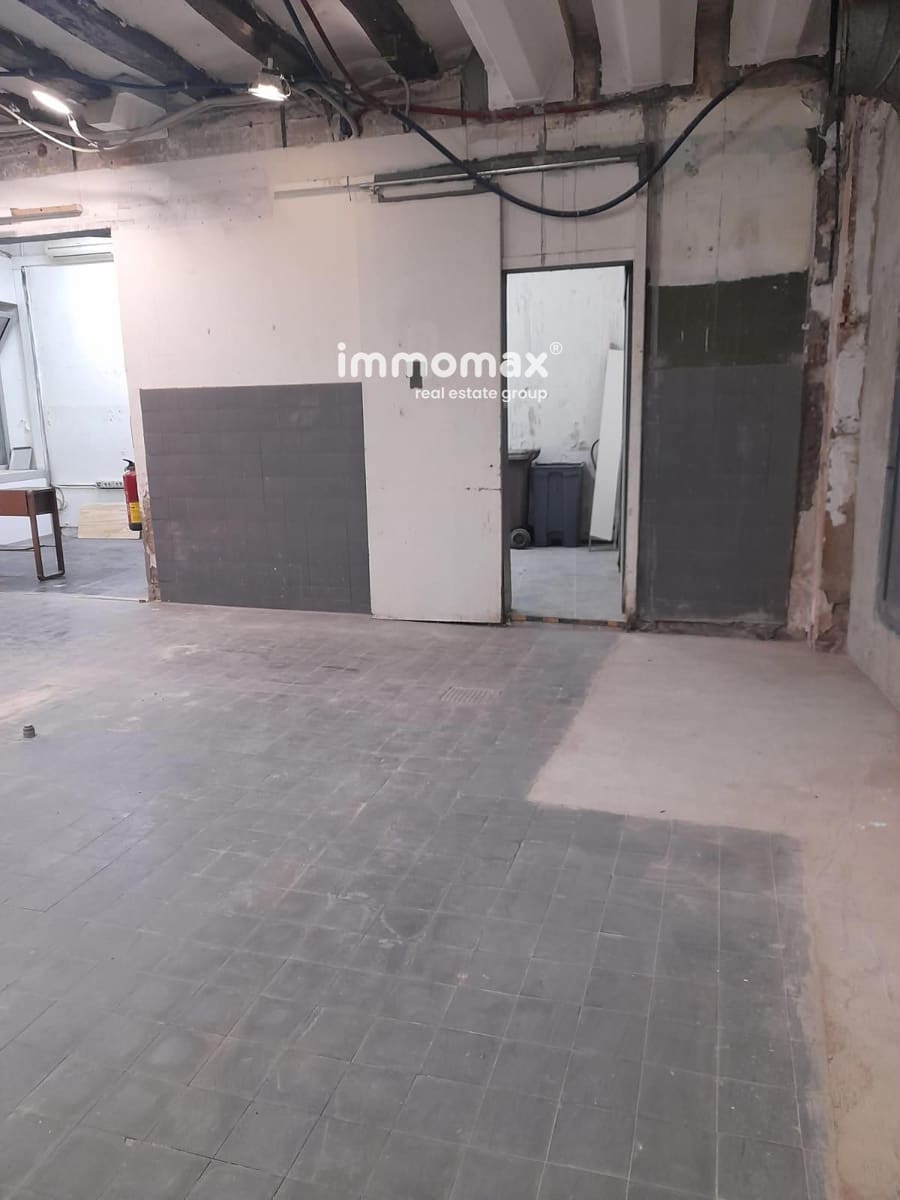 Commercial for rent in Barcelona city - € 1,400 (Ref: 9301796)
