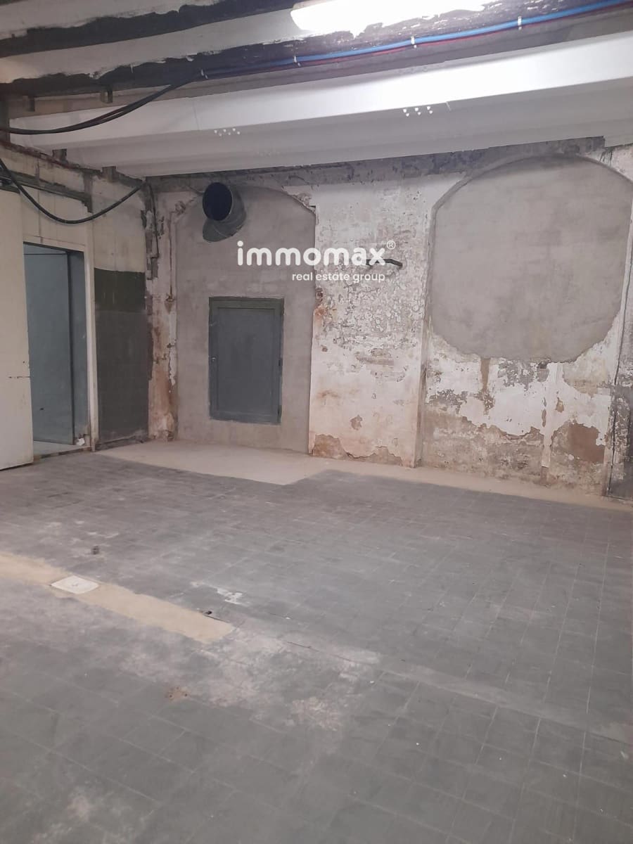 Commercial for rent in Barcelona city - € 1,400 (Ref: 9301796)