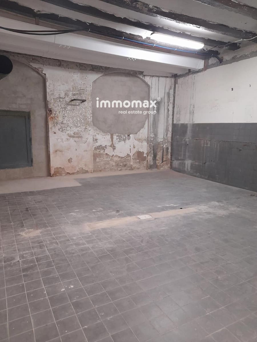Commercial for rent in Barcelona city - € 1,400 (Ref: 9301796)