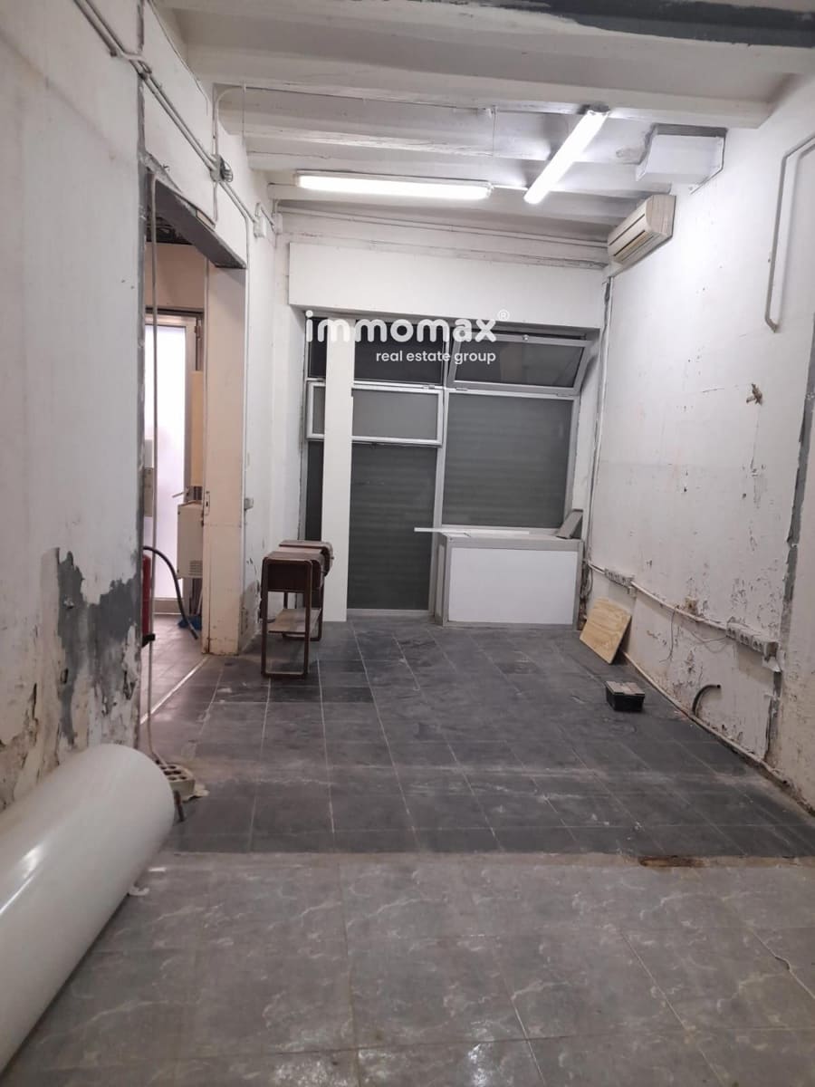 Commercial for rent in Barcelona city - € 1,400 (Ref: 9301796)