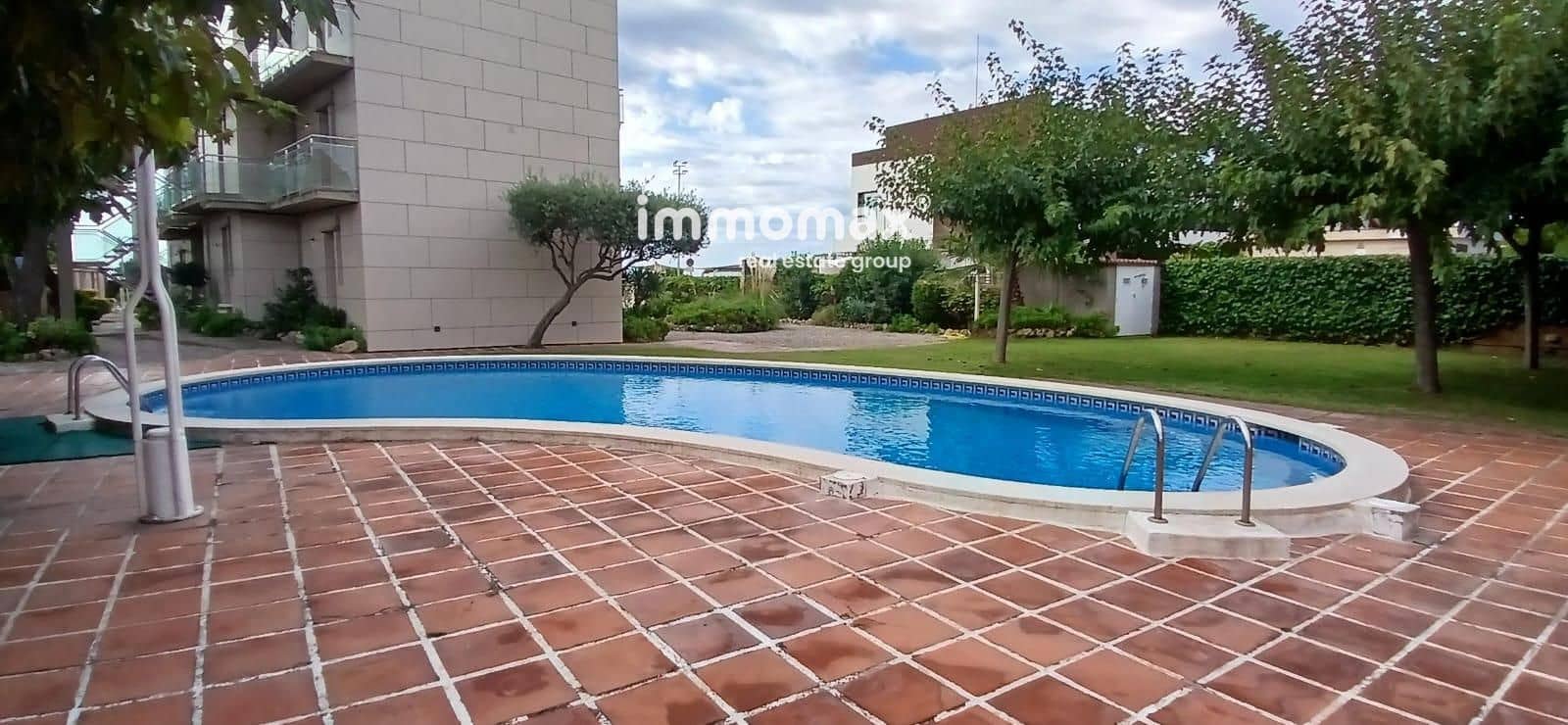 1 quarto Penthouse para venda em Gava com piscina garagem - 385 000 € (Ref: 9308051)