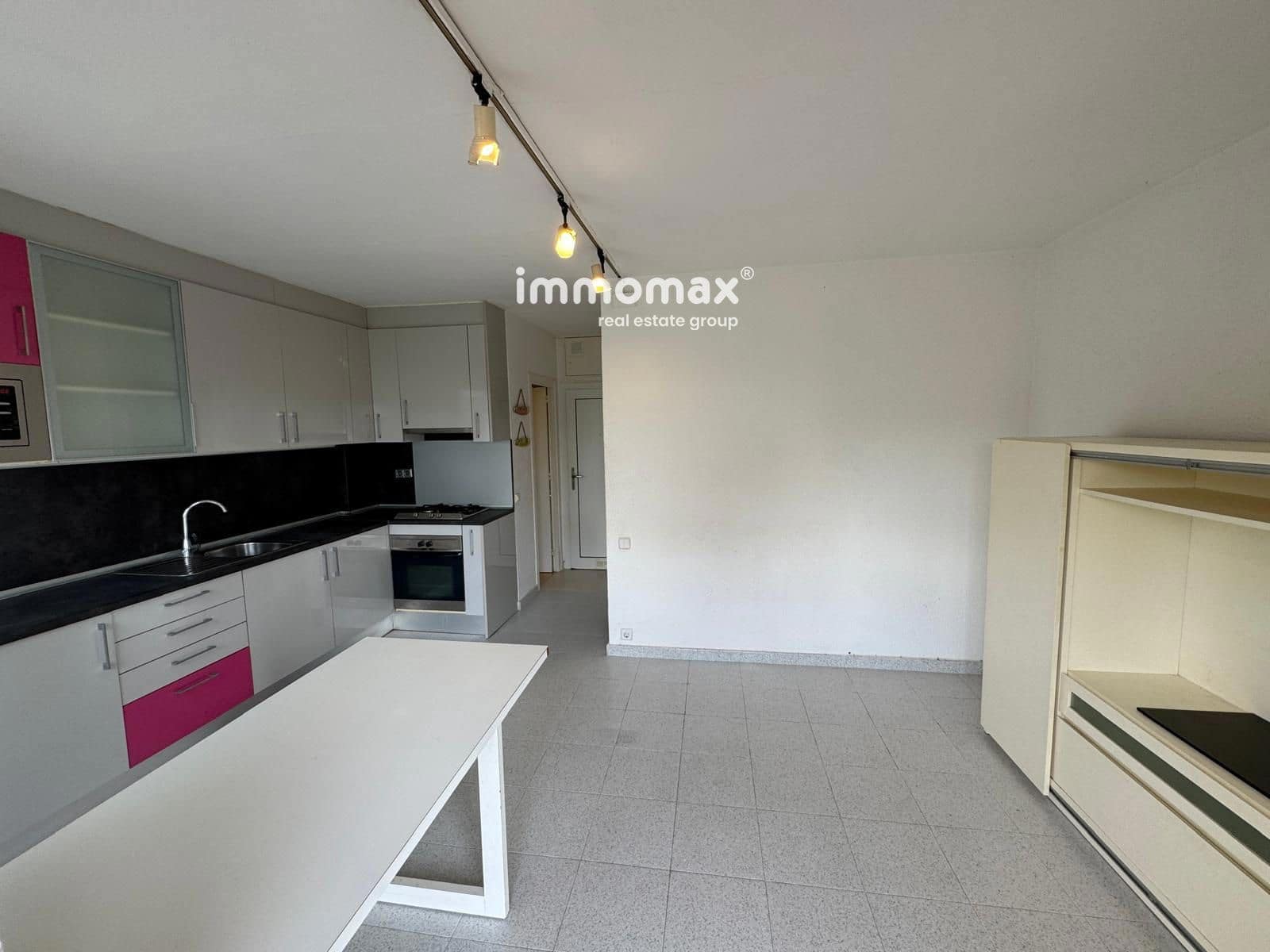 1 quarto Penthouse para venda em Gava com piscina garagem - 385 000 € (Ref: 9308051)