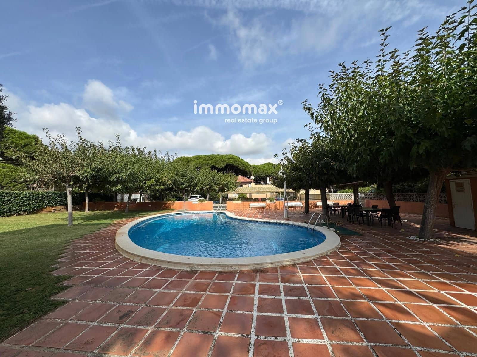 1 quarto Penthouse para venda em Gava com piscina garagem - 385 000 € (Ref: 9308051)