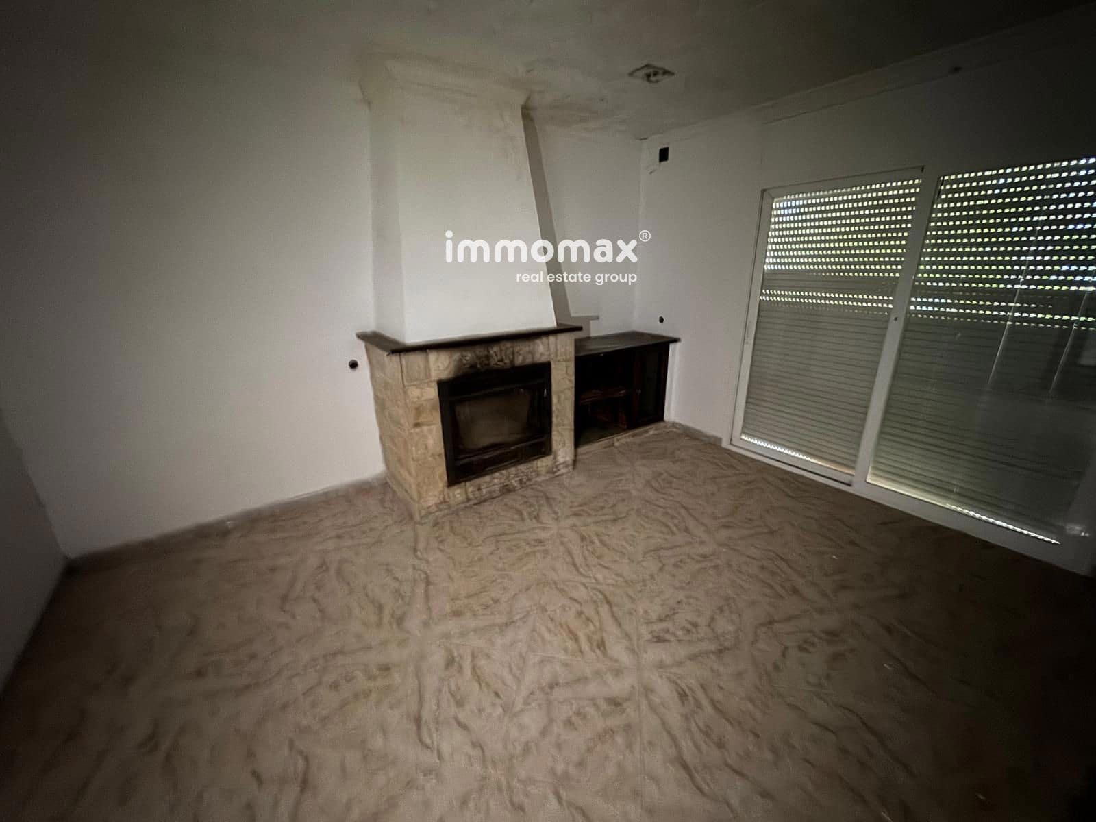 4 bedroom Villa for sale in Vallirana with garage - € 200,000 (Ref: 9322170)