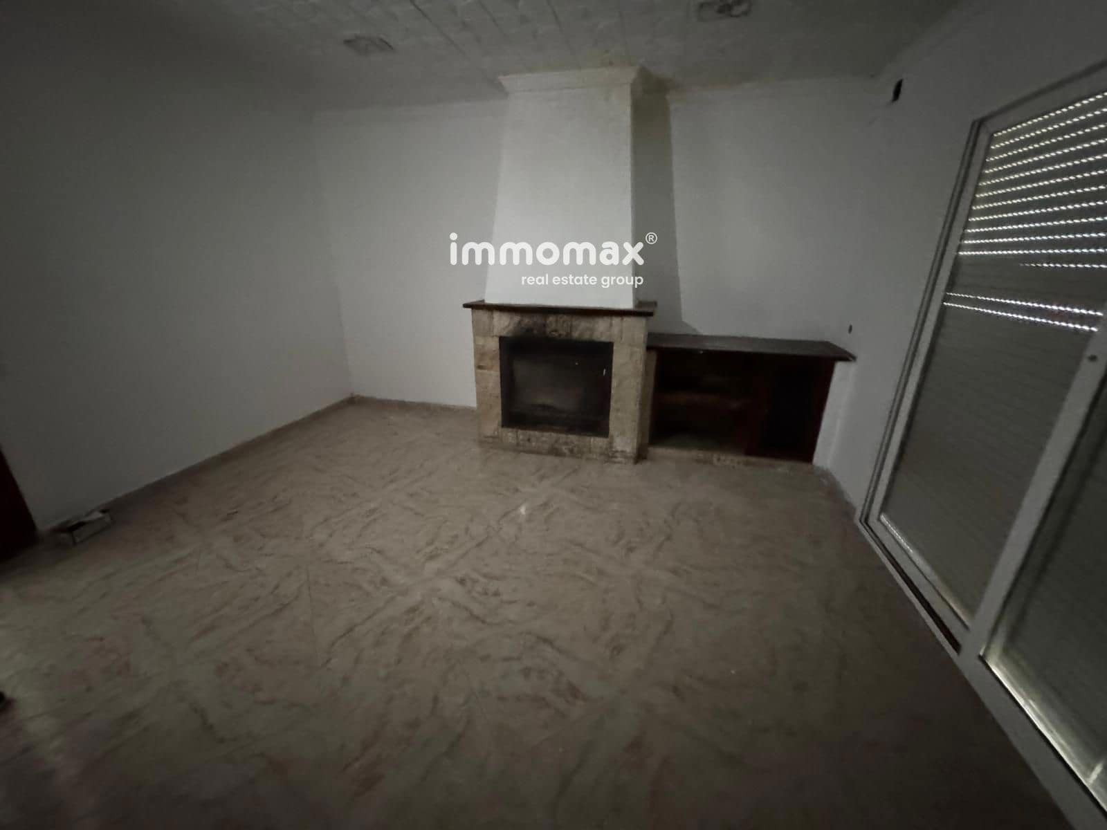 4 bedroom Villa for sale in Vallirana with garage - € 200,000 (Ref: 9322170)