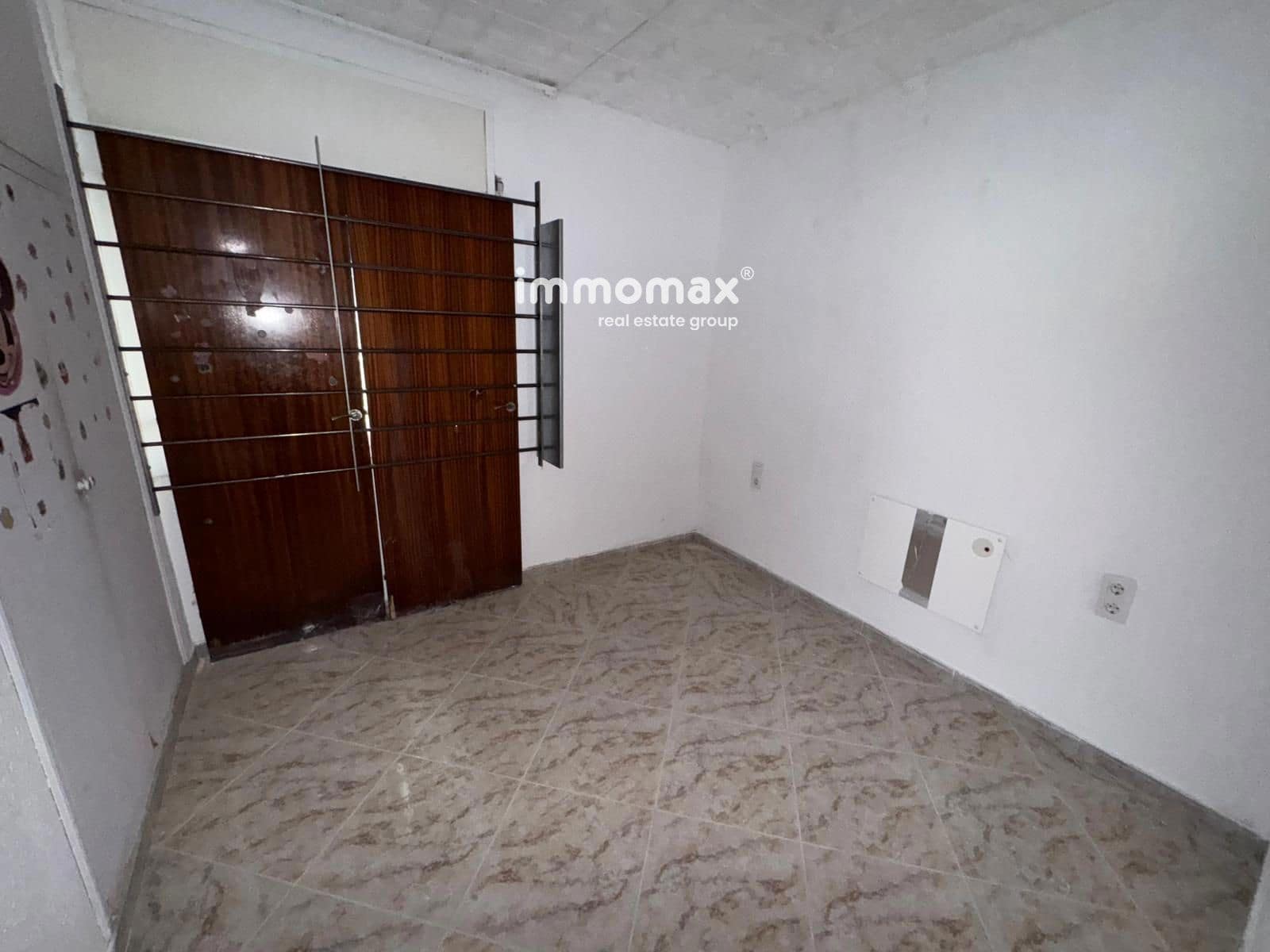 4 bedroom Villa for sale in Vallirana with garage - € 200,000 (Ref: 9322170)