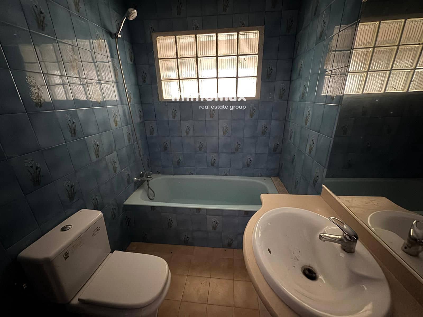 4 bedroom Villa for sale in Vallirana with garage - € 200,000 (Ref: 9322170)