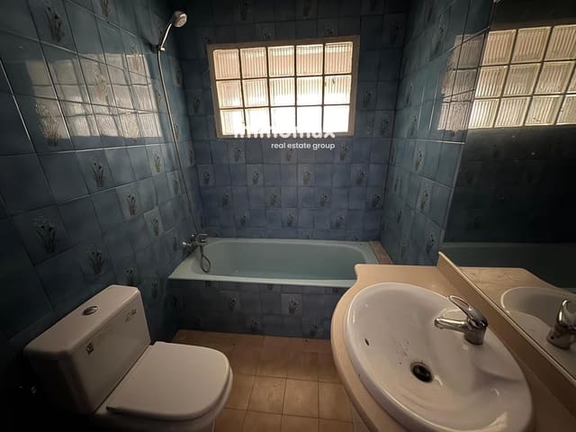 4 makuuhuone Huvila myytävänä paikassa Vallirana mukana 
autotalli - 200 000 € (Ref: 9322170)