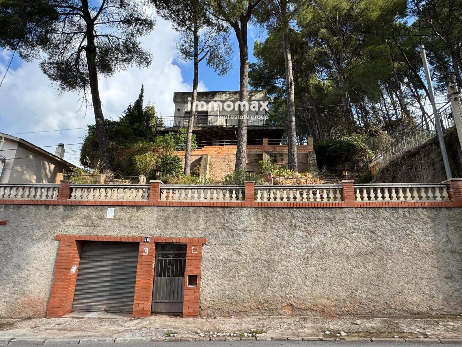 4 bedroom Villa for sale in Vallirana with garage - € 200,000 (Ref: 9322170)