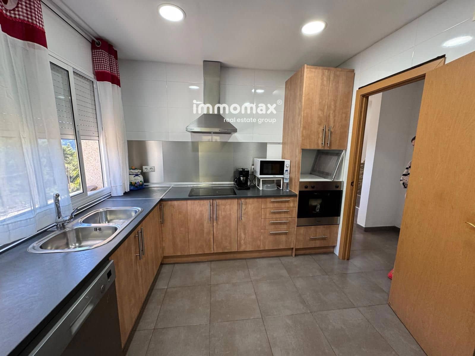 4 soverom Villa til salgs i Vallirana med garasje - € 350 000 (Ref: 9329865)