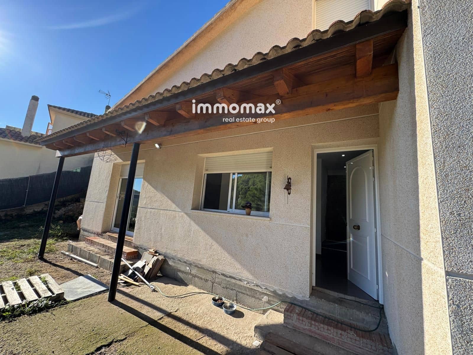 4 soverom Villa til salgs i Vallirana med garasje - € 350 000 (Ref: 9329865)