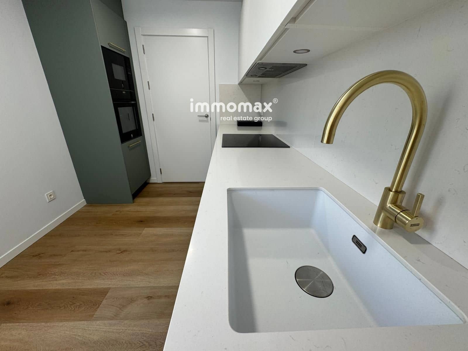 Appartement de 3 chambres à louer à El Prat de Llobregat avec garage - 2 000 € (Ref: 9340326)