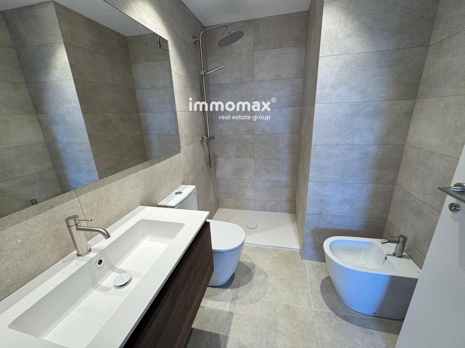 Appartement de 3 chambres à louer à El Prat de Llobregat avec garage - 2 000 € (Ref: 9340326)