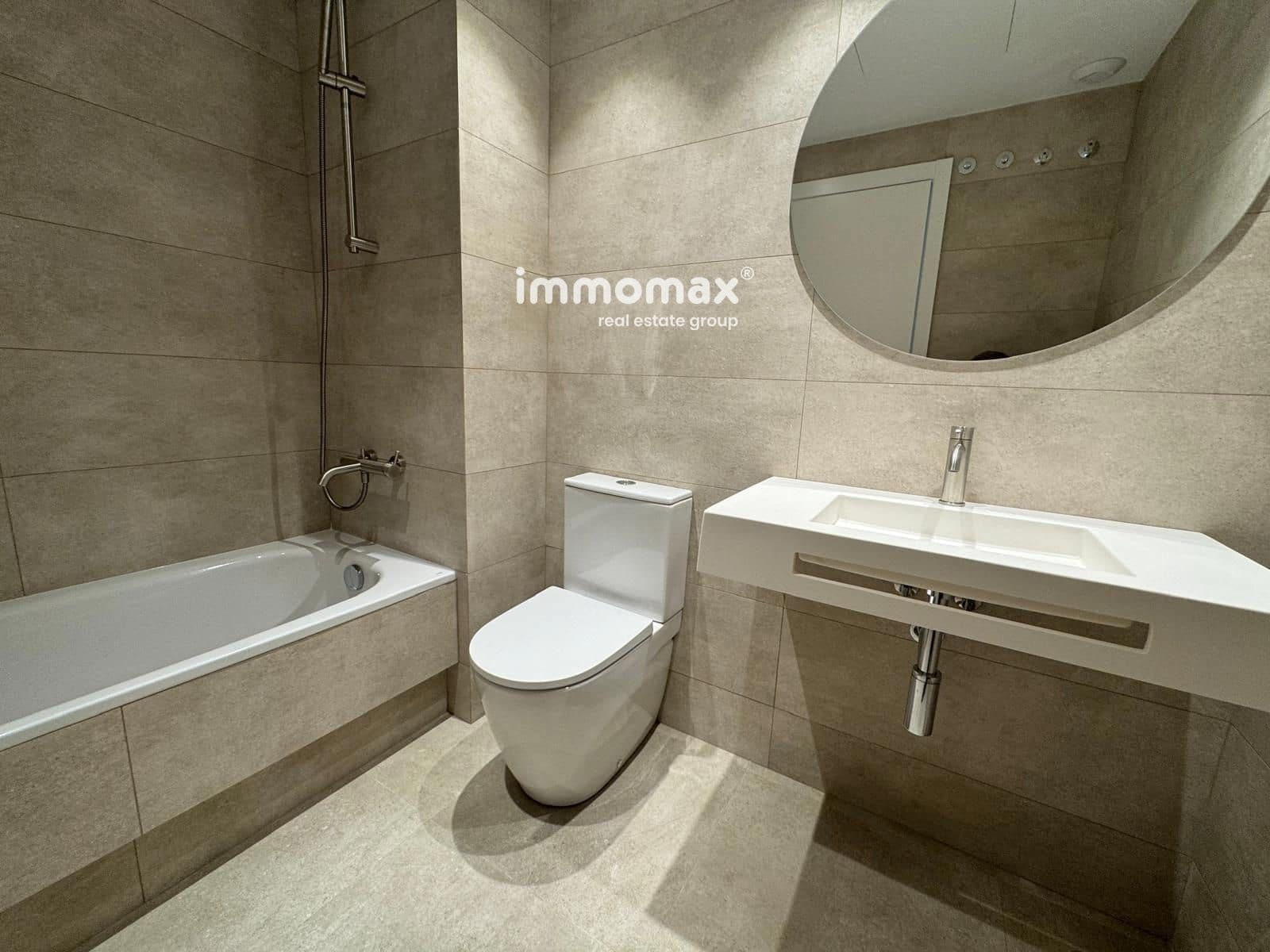 Appartement de 3 chambres à louer à El Prat de Llobregat avec garage - 2 000 € (Ref: 9340326)