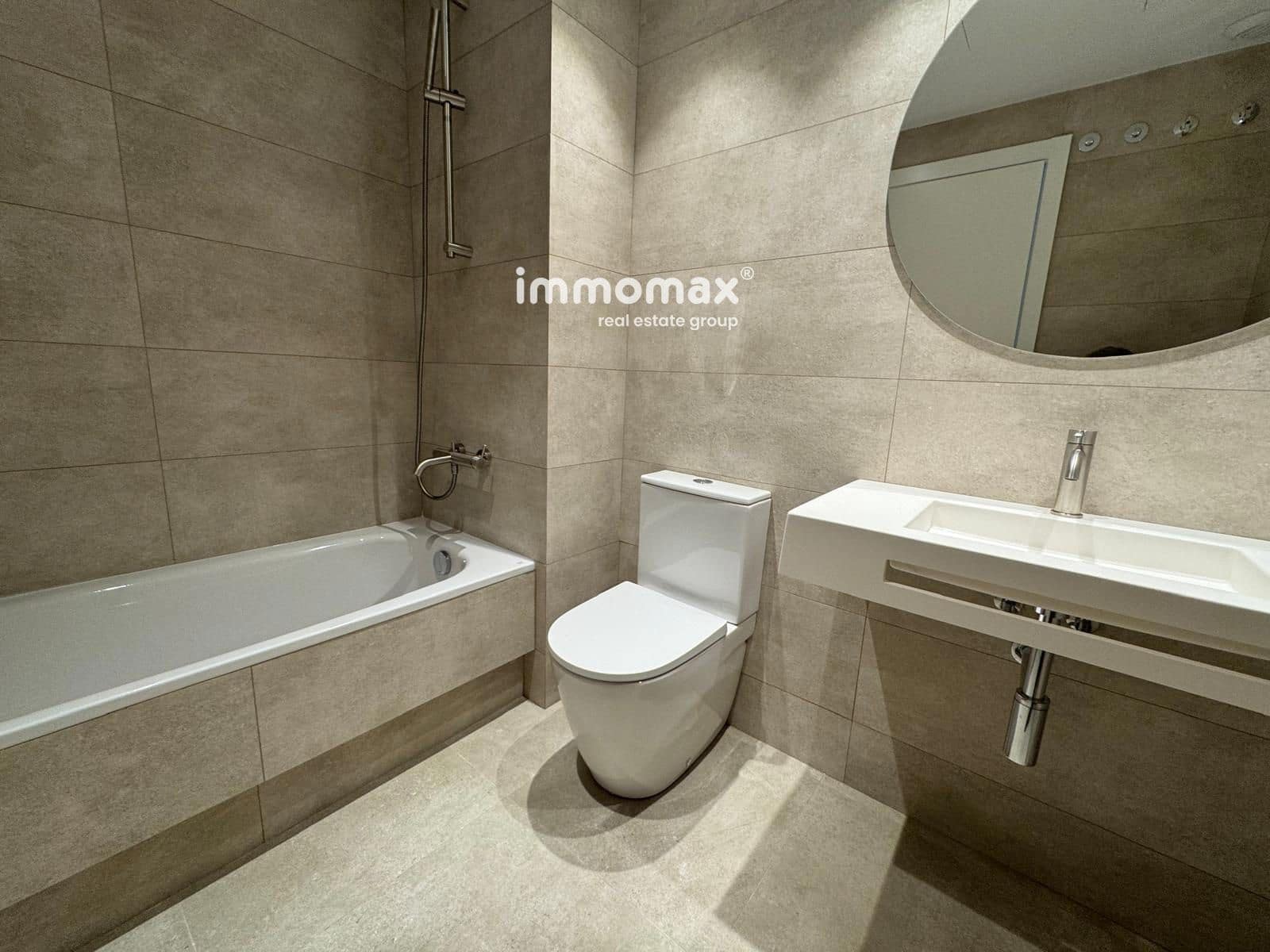 Appartement de 3 chambres à louer à El Prat de Llobregat avec garage - 2 000 € (Ref: 9340326)