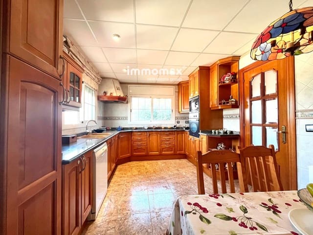 5 chambre Maison de Ville à vendre à Vilanova i la Geltrú avec garage - 449 000 € (Ref: 9340327)