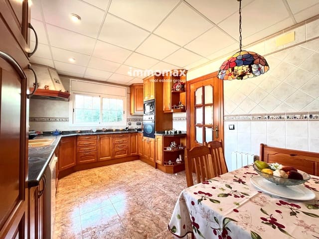 5 soverom Hus til salgs i Vilanova i la Geltrú med garasje - € 528 000 (Ref: 9340327)