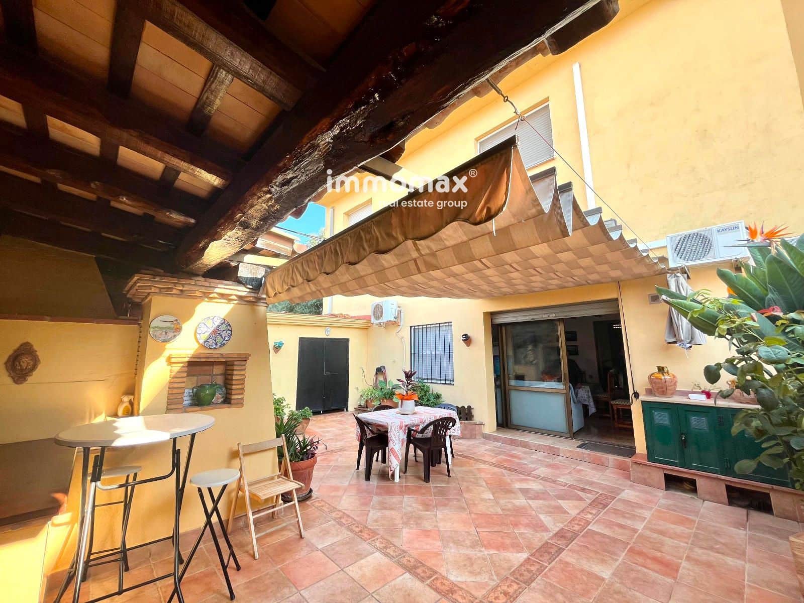 5 bedroom Townhouse for sale in Vilanova i la Geltru with garage - € 449,000 (Ref: 9340327)