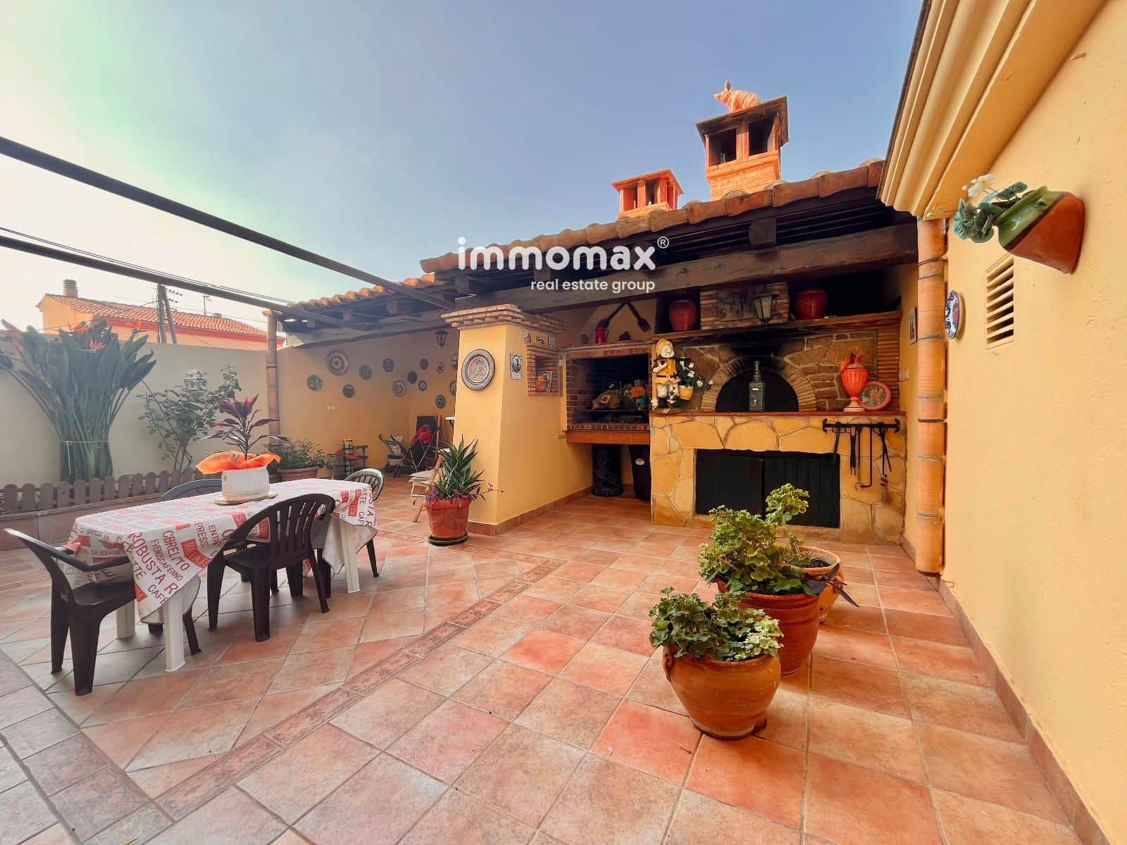 5 bedroom Townhouse for sale in Vilanova i la Geltru with garage - € 449,000 (Ref: 9340327)