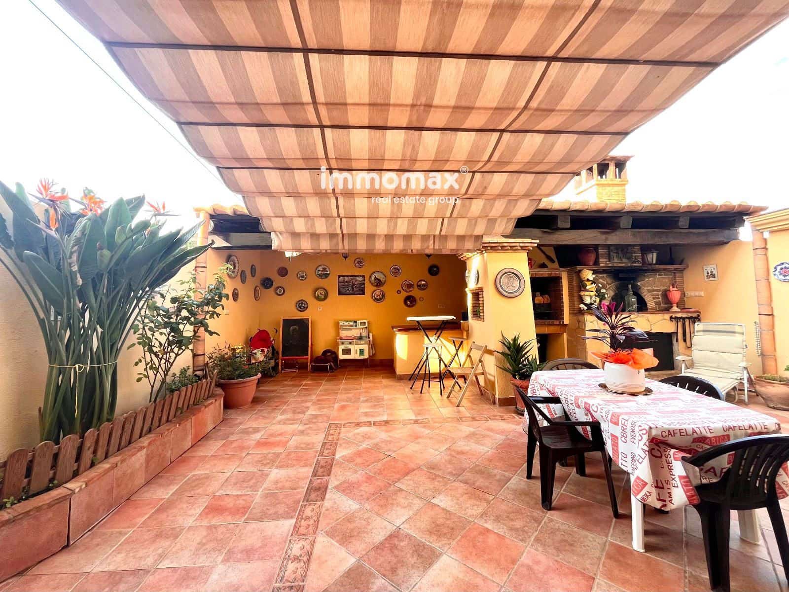 5 bedroom Townhouse for sale in Vilanova i la Geltru with garage - € 449,000 (Ref: 9340327)
