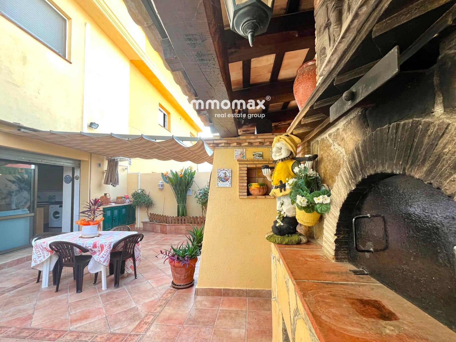 5 bedroom Townhouse for sale in Vilanova i la Geltru with garage - € 449,000 (Ref: 9340327)
