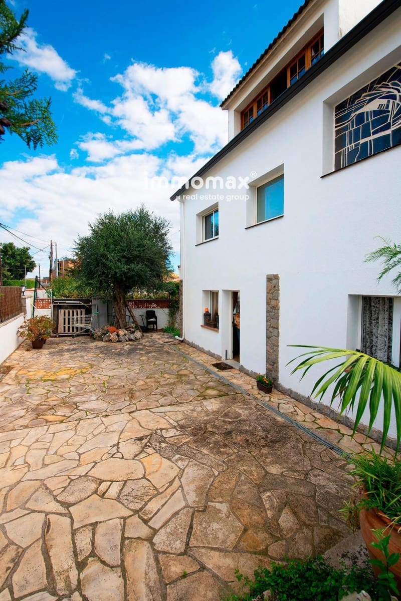 6 sypialnia Willa na sprzedaż w Castelldefels z basenem - 1 150 000 € (Ref: 9357429)