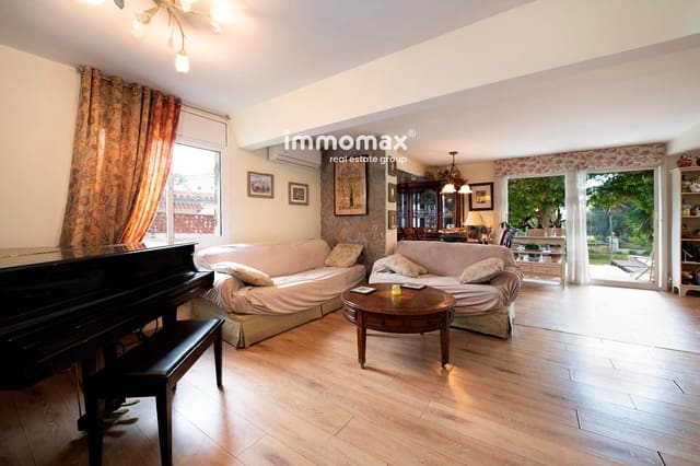 6 sypialnia Willa na sprzedaż w Castelldefels z basenem - 1 150 000 € (Ref: 9357429)