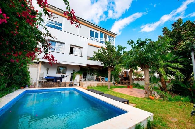 6 sypialnia Willa na sprzedaż w Castelldefels z basenem - 1 150 000 € (Ref: 9357429)