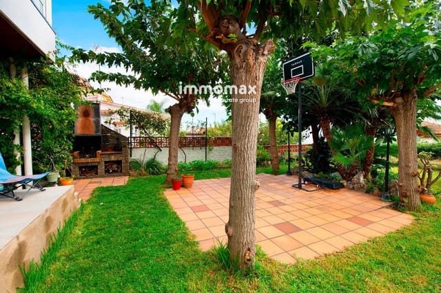 6 sypialnia Willa na sprzedaż w Castelldefels z basenem - 1 150 000 € (Ref: 9357429)