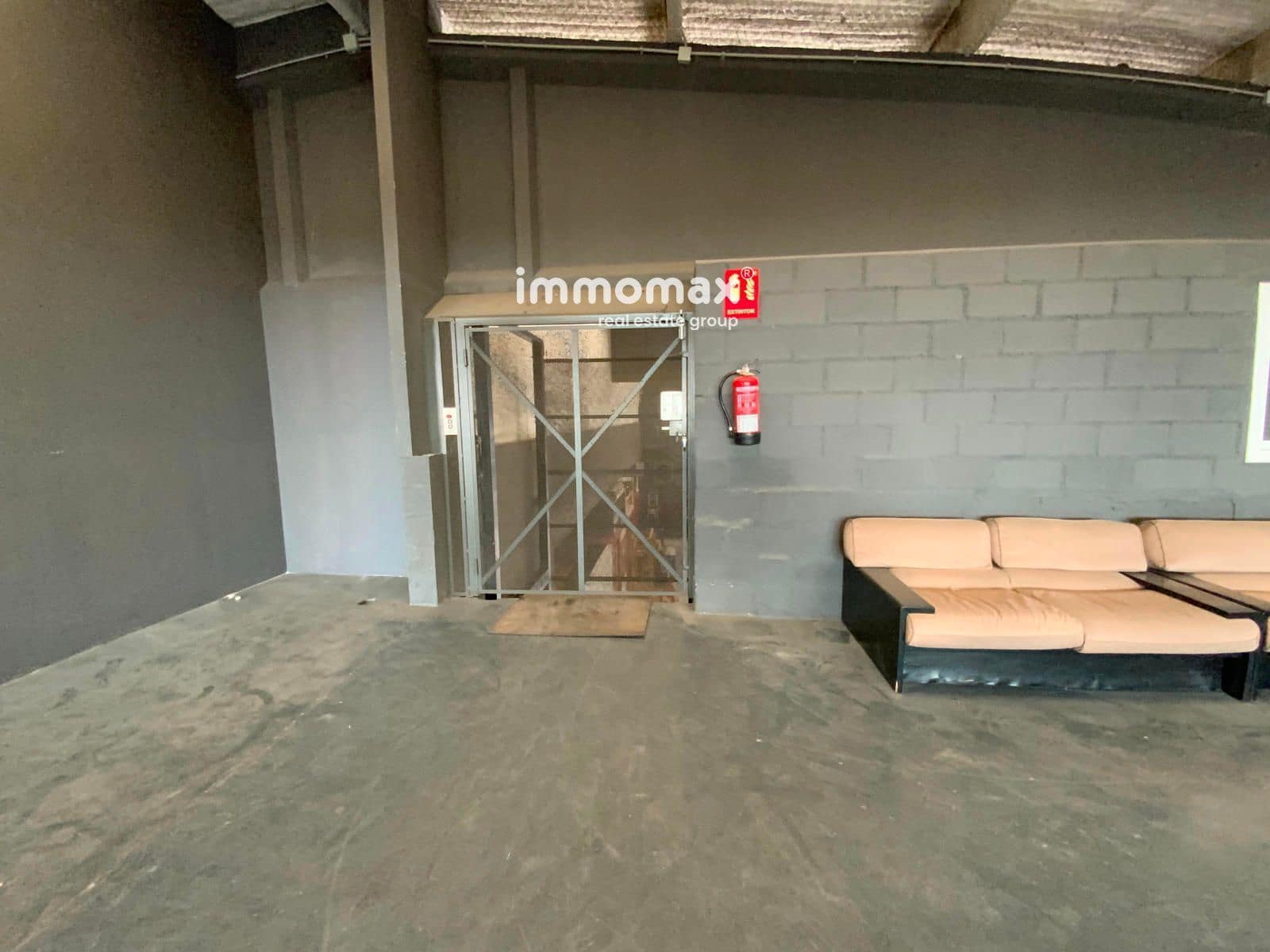 Local Commercial à louer à Sant Boi de Llobregat - 21 000 € (Ref: 9357770)