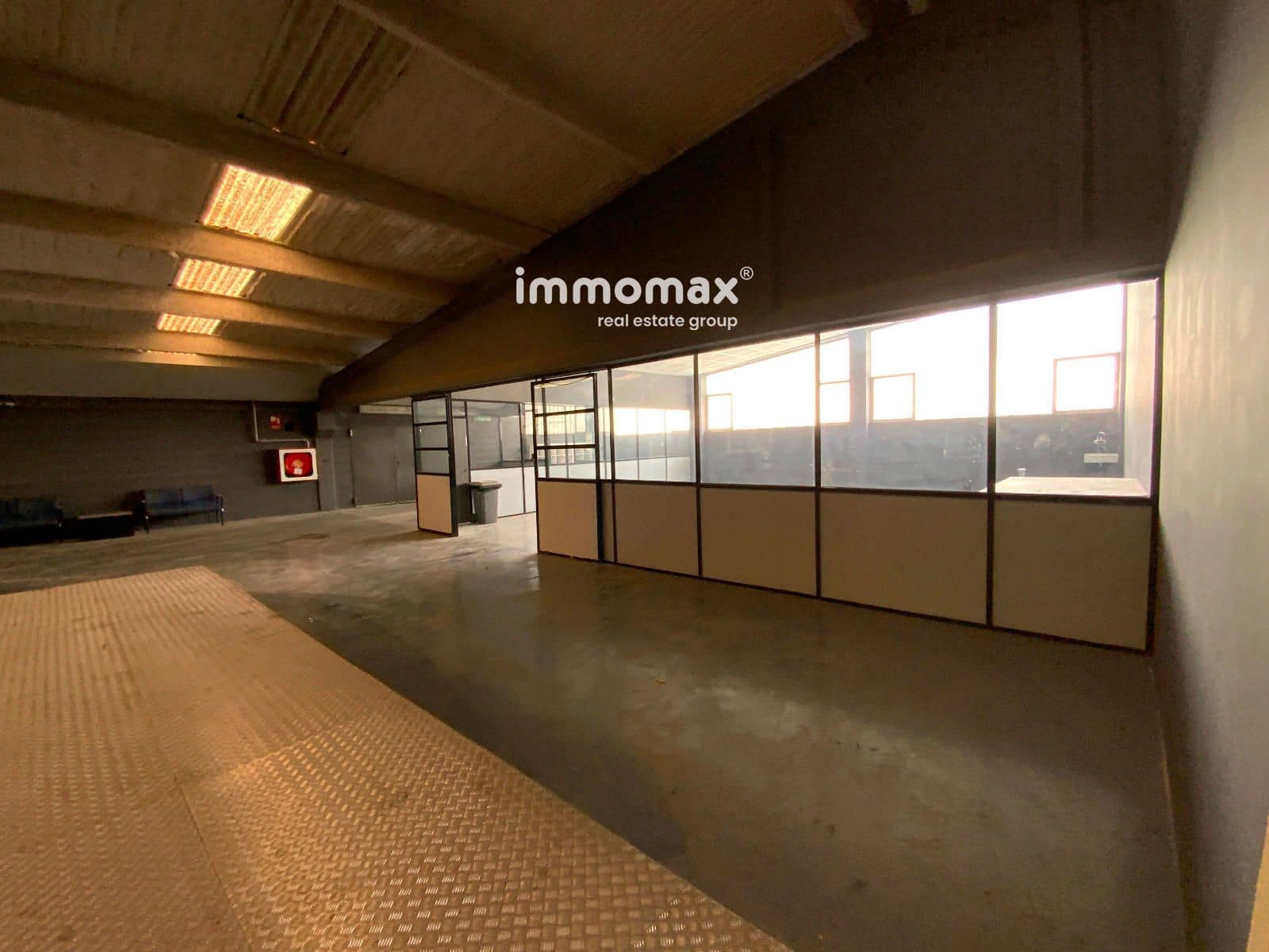 Local Commercial à louer à Sant Boi de Llobregat - 21 000 € (Ref: 9357770)