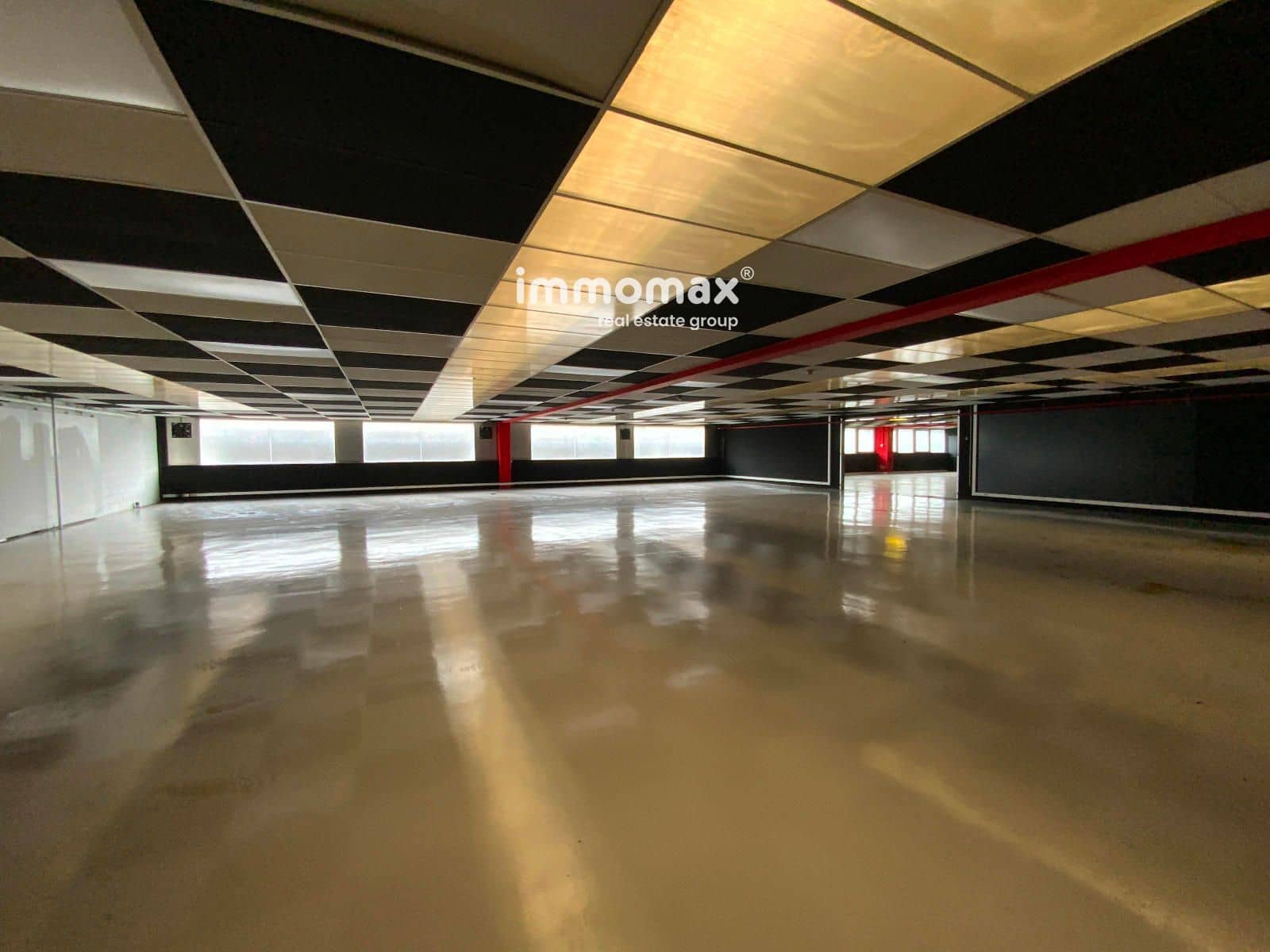 Local Commercial à louer à Sant Boi de Llobregat - 21 000 € (Ref: 9357770)