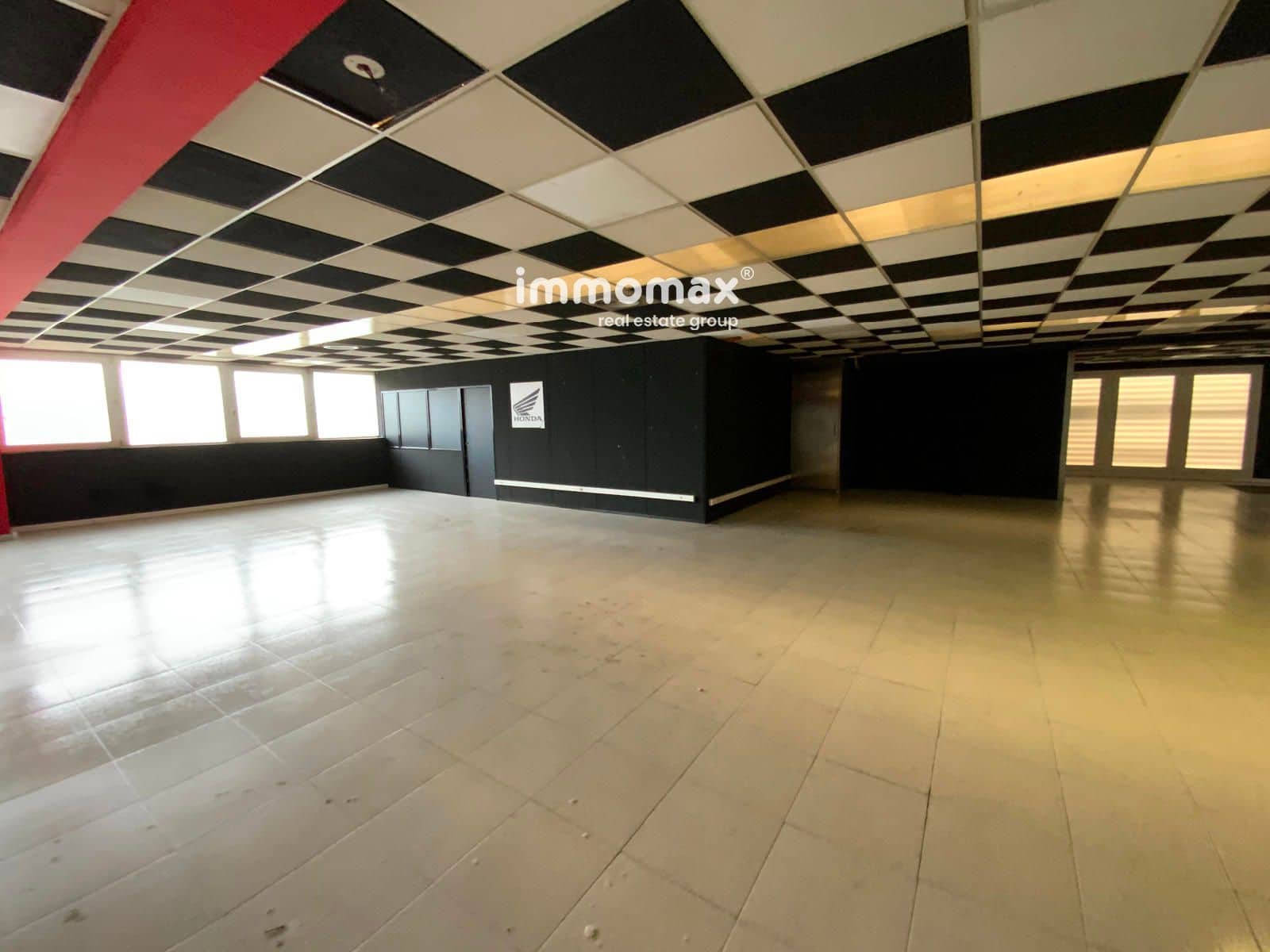 Local Commercial à louer à Sant Boi de Llobregat - 21 000 € (Ref: 9357770)