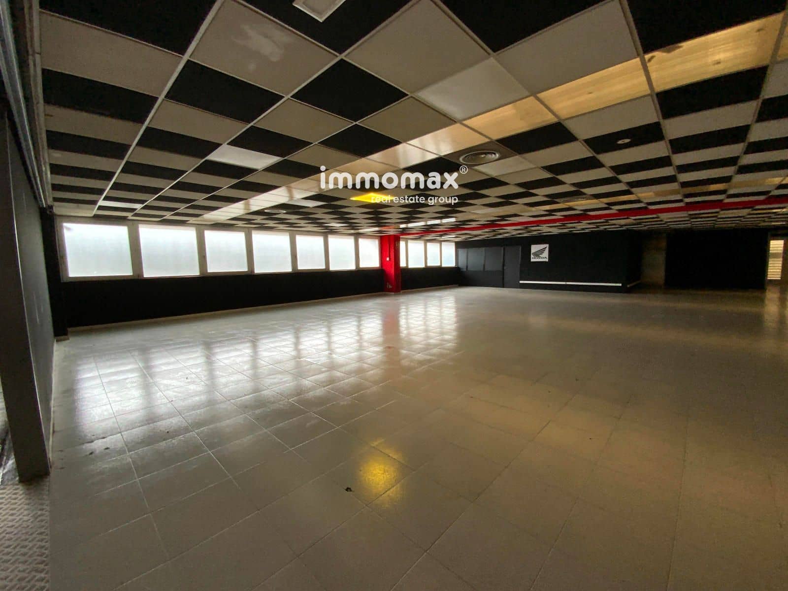 Local Commercial à louer à Sant Boi de Llobregat - 21 000 € (Ref: 9357770)