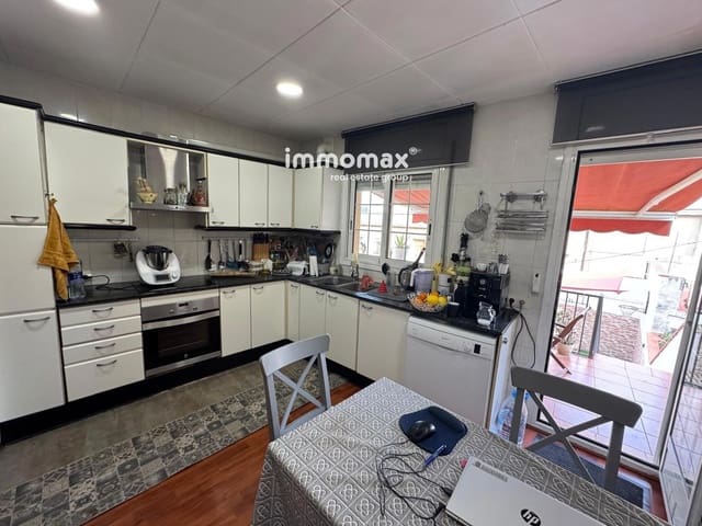 4 bedroom Villa for sale in Sant Boi de Llobregat with garage - € 450,000 (Ref: 9357880)