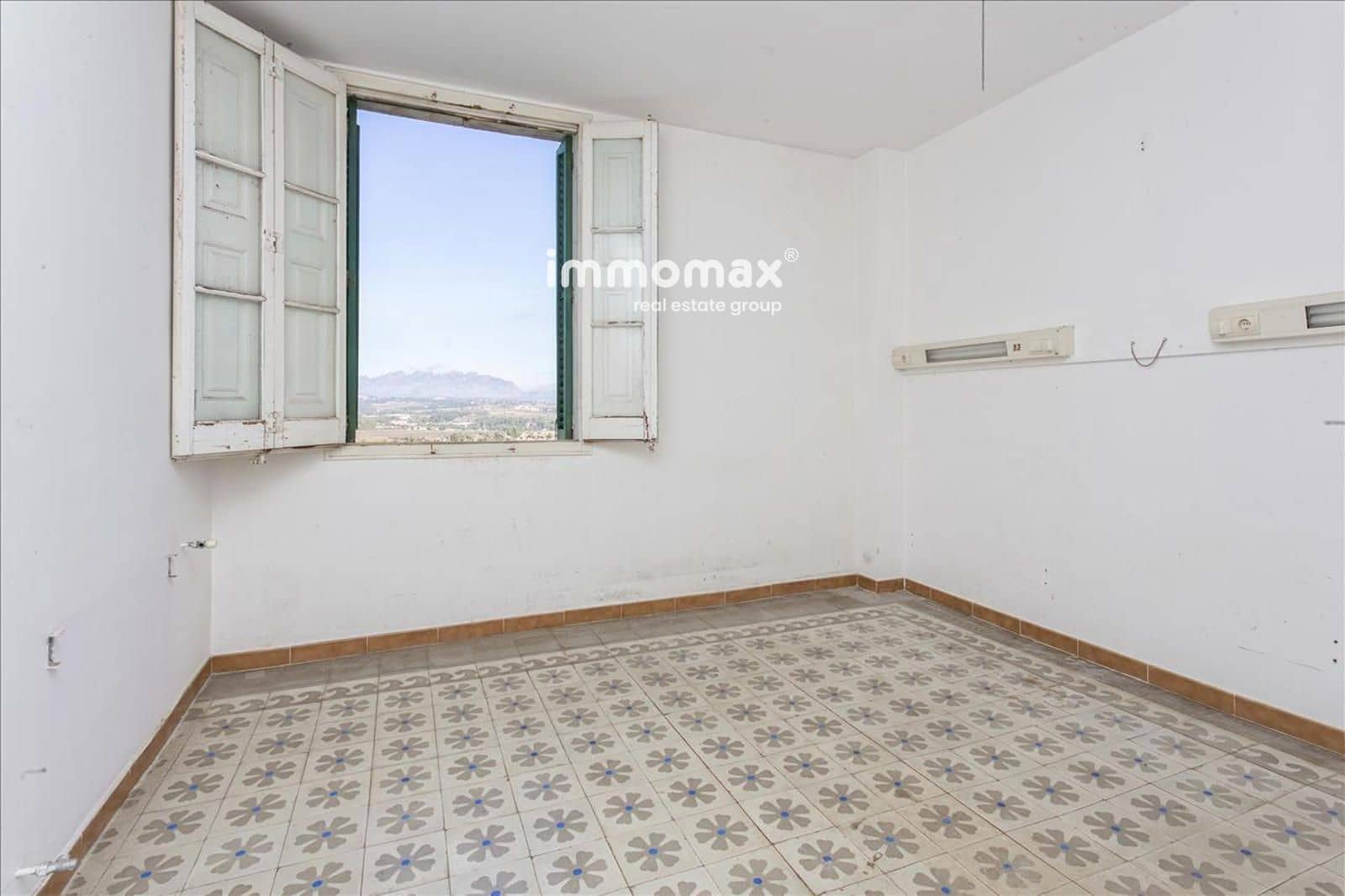 7 bedroom Villa for sale in Gelida - € 374,000 (Ref: 9363446)