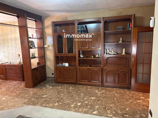 4 bedroom Flat for sale in Terrassa - € 325,000 (Ref: 9374051)