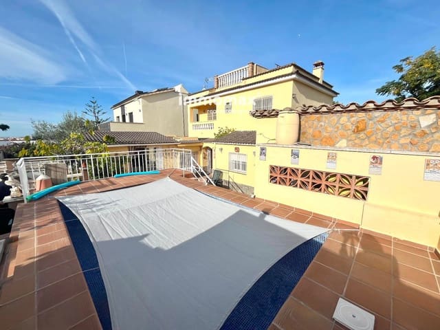 4 soveværelse Villa til salg i Vilanova i la Geltrú med swimmingpool garage - € 355.000 (Ref: 9388728)