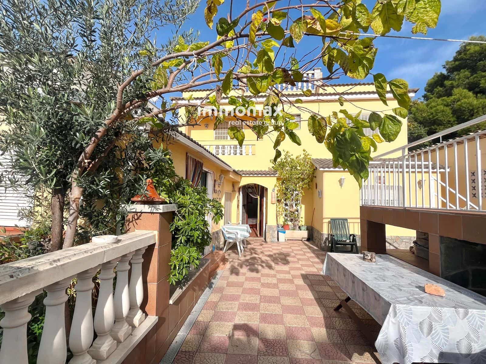 4 soveværelse Villa til salg i Vilanova i la Geltru med swimmingpool garage - € 355.000 (Ref: 9388728)