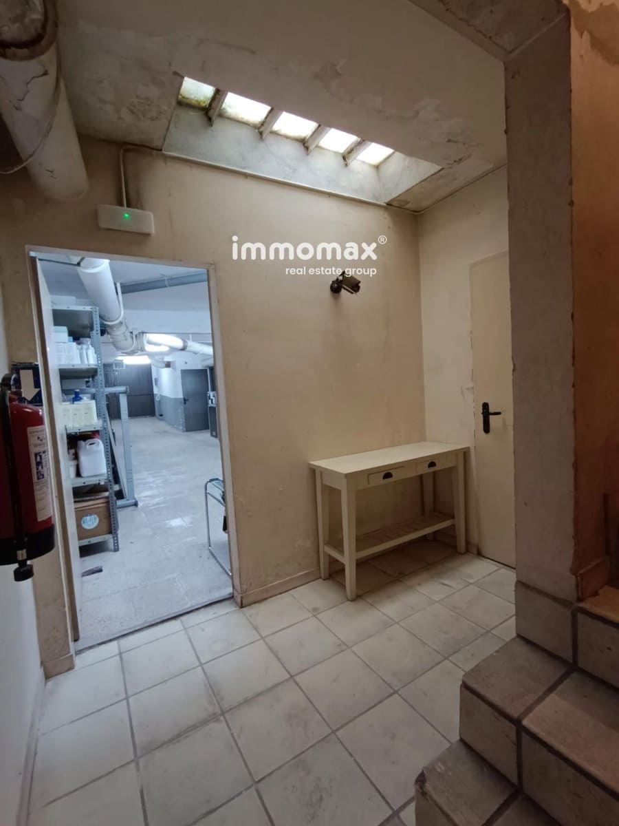 Commerciale in vendita in Esplugues de Llobregat con garage - 395.000 € (Rif: 9388729)