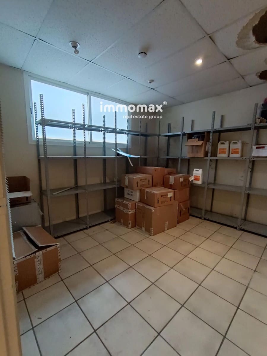 Commerciale in vendita in Esplugues de Llobregat con garage - 395.000 € (Rif: 9388729)