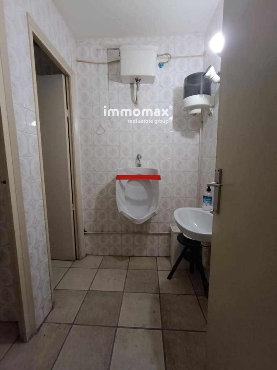 Commerciale in vendita in Esplugues de Llobregat con garage - 395.000 € (Rif: 9388729)